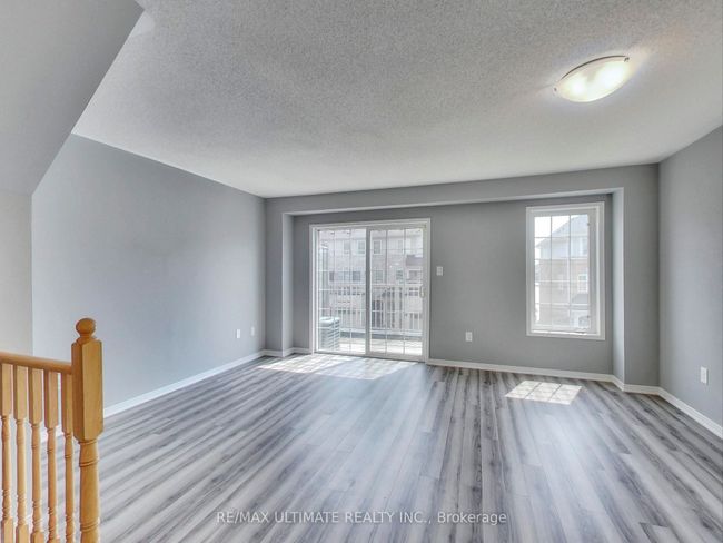487 Rossland Rd E, House attached with 3 bedrooms, 3 bathrooms and 1 parking in Ajax ON | Image 9
