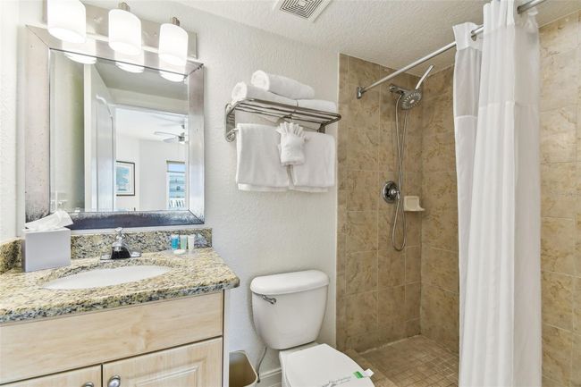 404 - 11605 Gulf Blvd, Condo with 2 bedrooms, 2 bathrooms and null parking in TREASURE ISLAND FL | Image 23