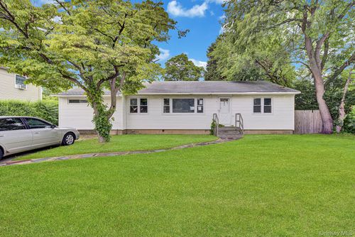 39 3rd Avenue, North Hempstead, NY, 11590 | Card Image