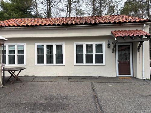 158 Horseshoe Rd, Mill Neck, NY, 11765-1008 | Card Image
