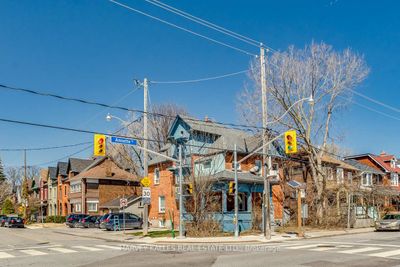 236 Annette St, Home with 7 bedrooms, 6 bathrooms and 6 parking in Toronto ON | Image 1