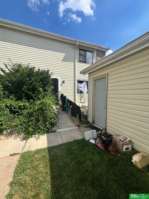 1011 Willow Ave, Bellevue, NE, 68005-2843 | Card Image