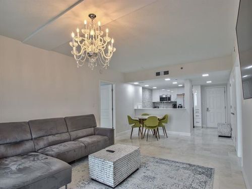 unit-2006-300 S Duval St, TALLAHASSEE, FL, 32301-1745 | Card Image