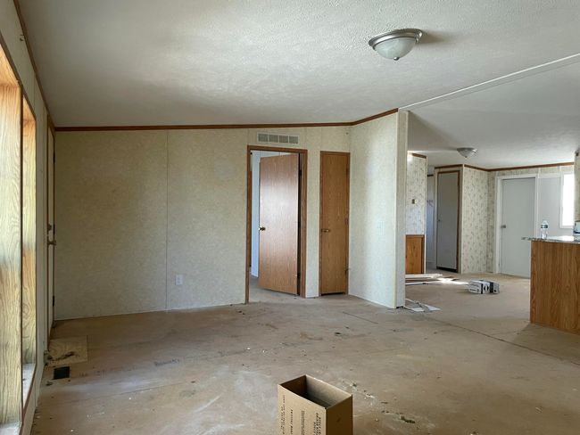 3900 Jefferson Ave, House other with 3 bedrooms, 2 bathrooms and null parking in Trenton MI | Image 6