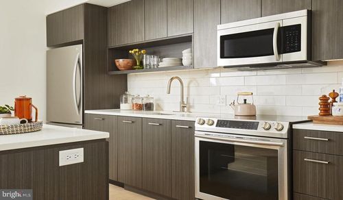 2b-e-0607-4710 Elm Street, BETHESDA, MD, 20814 | Card Image