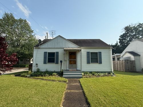 216 Bradley St, Dowagiac, MI, 49047-1420 | Card Image
