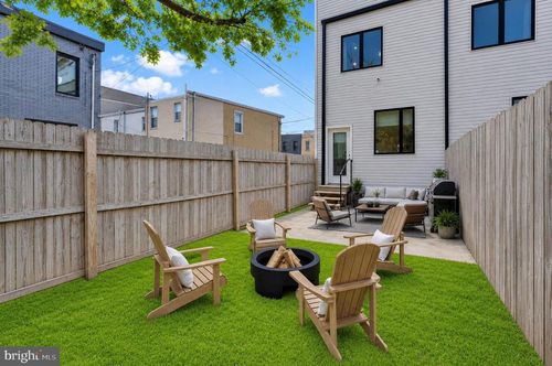 2621 Almond St, PHILADELPHIA, PA, 19125-3827 | Card Image