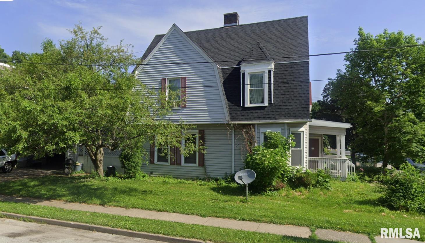 Arlington Ave, Davenport, IA 52803
