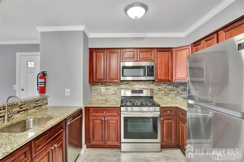 79 Crosspointe Dr, East Brunswick, NJ, 08816-1842 | Card Image