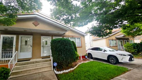 140 Coombs St, Springfield Gardens, NY, 11413-2675 | Card Image