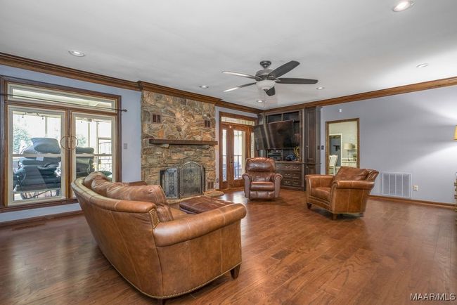 Greatroom opens to the screened porch-breakfast room-foyer | Image 20
