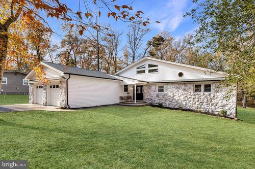 17 W Delaware Trl, MEDFORD, NJ, 08055-8951 | Card Image