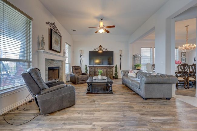 422 Betony Loop, House other with 3 bedrooms, 3 bathrooms and 2 parking in Buda TX | Image 7
