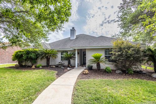 633 Sunrise Ave, Uvalde, TX, 78801-6504 | Card Image