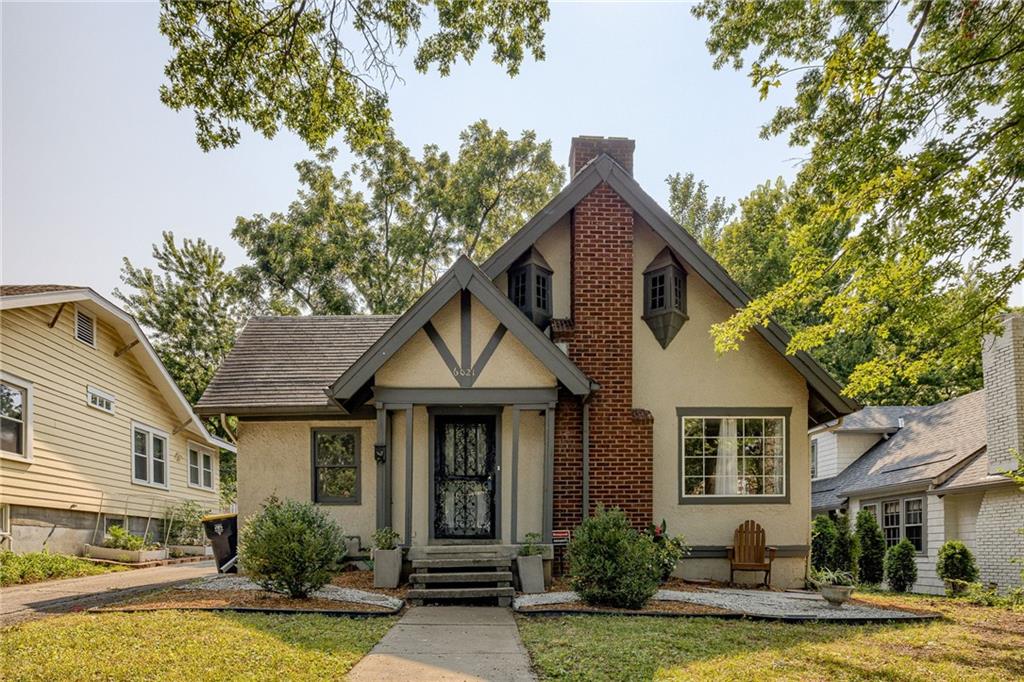Locust St, Kansas City, MO 64110
