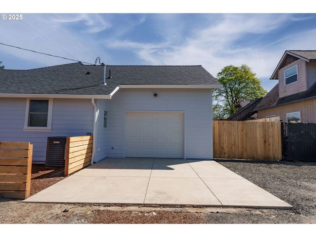 535 E St, House other with 4 bedrooms, 3 bathrooms and 1 parking in Independence OR | Image 33
