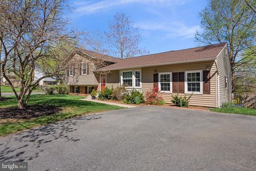 8505 Calypso Ln, GAITHERSBURG, MD, 20879-1521 | Card Image