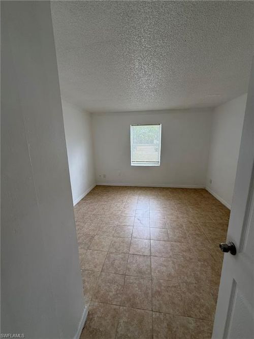 apt-4-3055 2nd St, FORT MYERS, FL, 33916-1949 | Card Image
