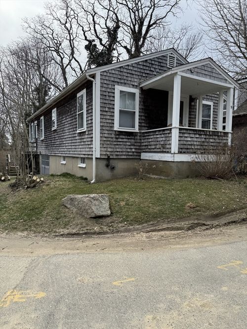 9 Cricket Ln, Falmouth, MA, 02543 | Card Image