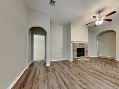 3914 W 108th Street S, House other with 4 bedrooms, 2 bathrooms and null parking in Jenks OK | Image 3