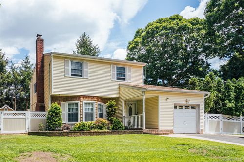 41 Brook Run Dr, Medford, NY, 11763-3530 | Card Image