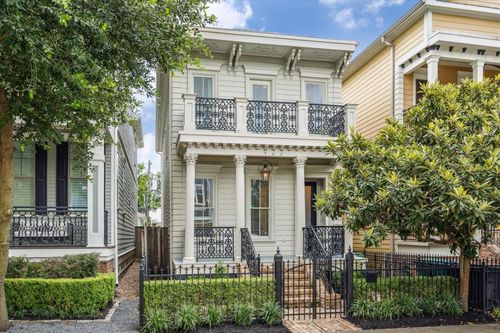 922 Aurora St, Houston, TX, 77009-1056 | Card Image