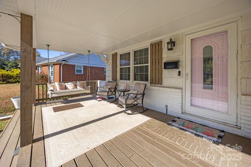 6621 Starcrest Dr, Charlotte, NC, 28210-5337 | Card Image