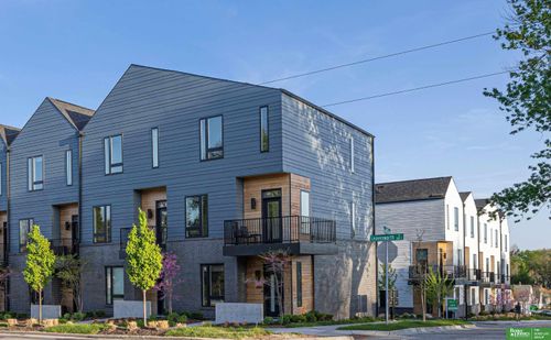 5325 Elmwood Plaza, Omaha, NE, 68106 | Card Image