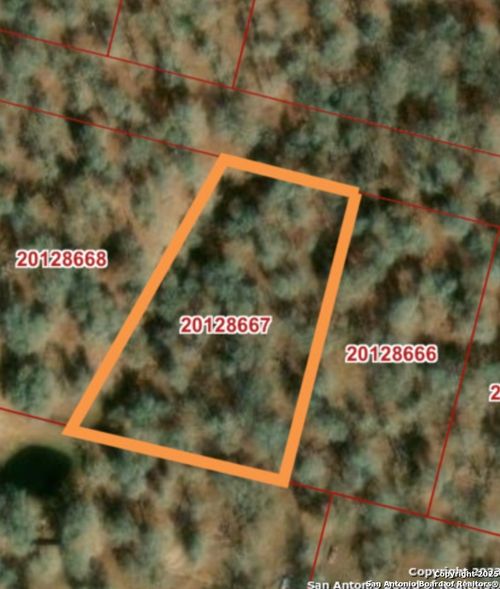 129 Timber Pl, La Vernia, TX, 78121-0120 | Card Image