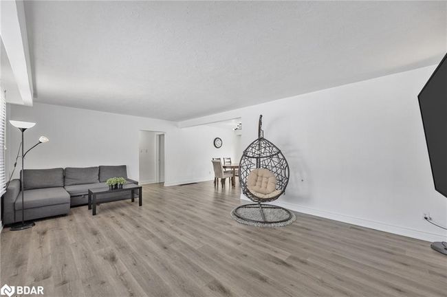 239 Warnica Rd, House other with 5 bedrooms, 2 bathrooms and 6 parking in Barrie ON | Image 4