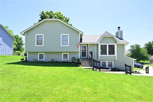 539 Lauren St, Liberty, MO, 64068-4800 | Card Image