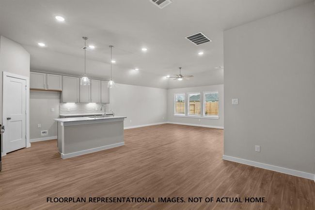 5819 Sunkissed Dr, House other with 4 bedrooms, 2 bathrooms and 2 parking in Fulshear TX | Image 7