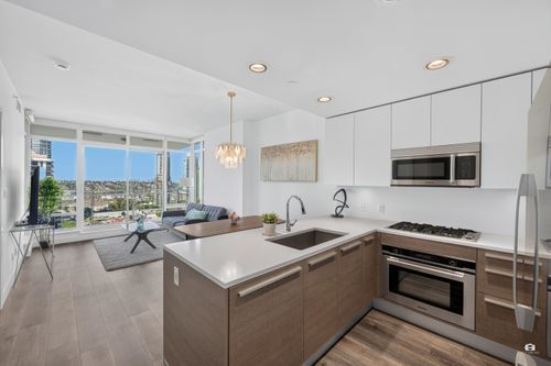 2101-2008 Rosser Ave, Burnaby, BC, V5C0H8 | Card Image