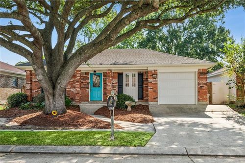 2772 Ridgefield Rd, Gretna, LA, 70056-7718 | Card Image