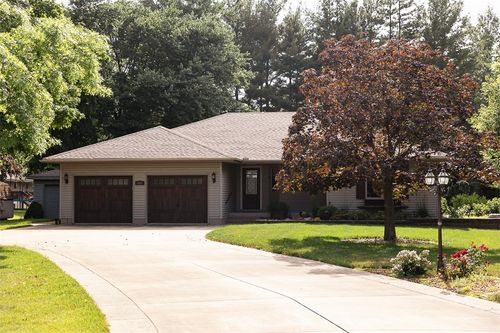 803 N Putnam St, Moweaqua, IL, 62550-3609 | Card Image