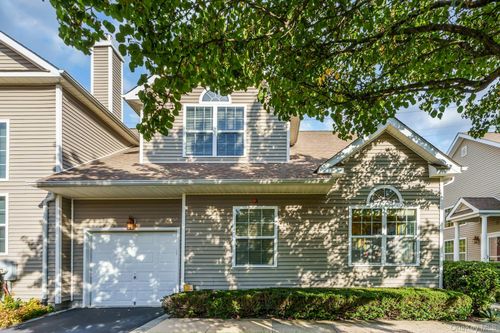 40 Avery Ln, Miller Place, NY, 11764-2451 | Card Image