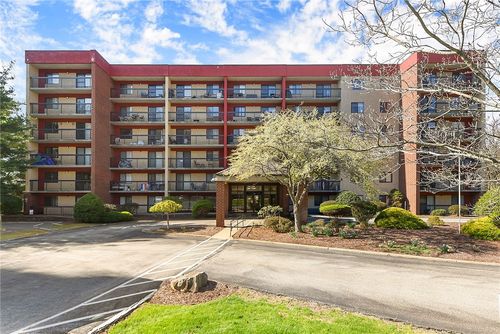 l13-1987 Centurion Dr, Forest Hills Boro, PA, 15221 | Card Image