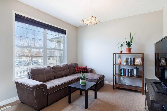 104 Prestwick Manor Se, Home with 4 bedrooms, 3 bathrooms and 8 parking in Calgary AB | Image 7