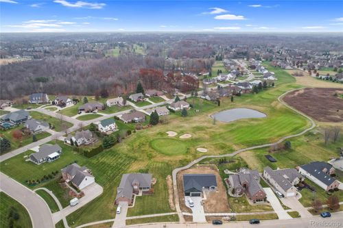 9033 Copper Ridge Dr, Davison, MI, 48423-8652 | Card Image