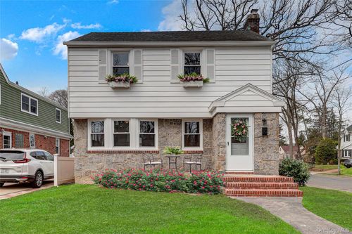 31 Carol St, Lynbrook, NY, 11563-1103 | Card Image