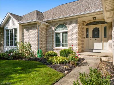 5853 Shetland Circle Ne, House other with 3 bedrooms, 2 bathrooms and null parking in Canton OH | Image 2