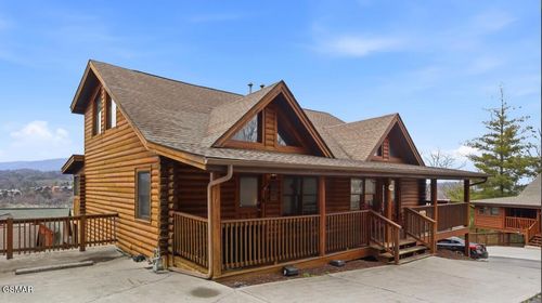 423 Big Bear Way, Pigeon Forge, TN, 37863-6232 | Card Image