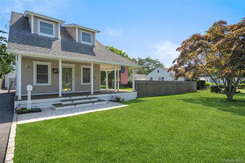 115 Cedar Ave, Patchogue, NY, 11772-3537 | Card Image