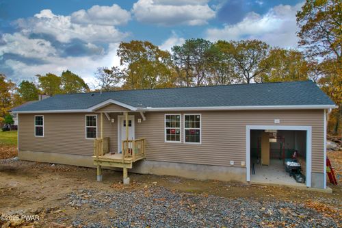 515 Hummingbird Ct, Bushkill, PA, 18324-8106 | Card Image