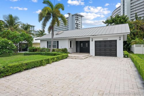 2004 Se 26th Ter, Fort Lauderdale, FL, 33316-3230 | Card Image