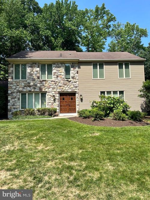 548 Nottingham Dr, YARDLEY, PA, 19067-3326 | Card Image