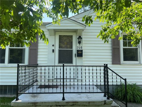 208 Park St, Saint Clairsville, OH, 43950-1620 | Card Image