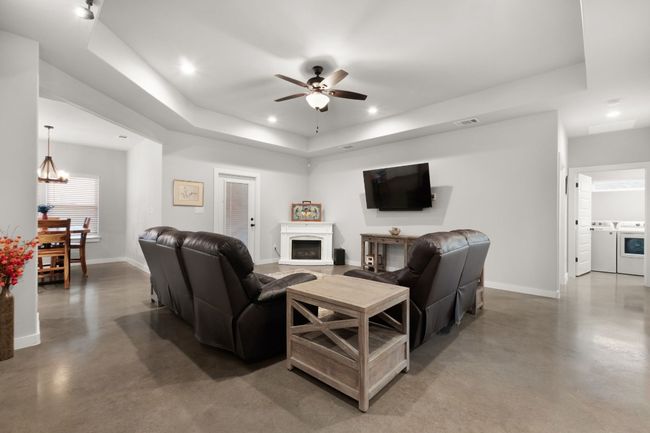 101 S Thomas Cv, House other with 3 bedrooms, 3 bathrooms and 4 parking in Burnet TX | Image 7