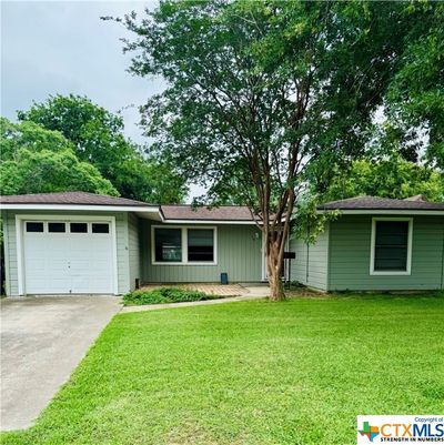 114 Crockett Street, House other with 2 bedrooms, 1 bathrooms and null parking in Port Lavaca TX | Image 1