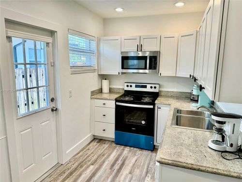 1-301 Ne 15th Ave, Fort Lauderdale, FL, 33301-1727 | Card Image